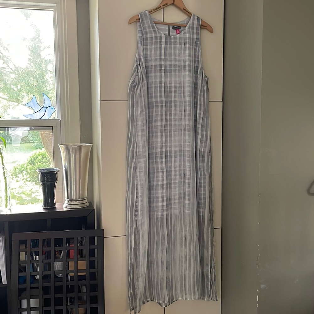 Vince Camuto L maxi, flowing, knee length under dress, coordinated overlay, EUC